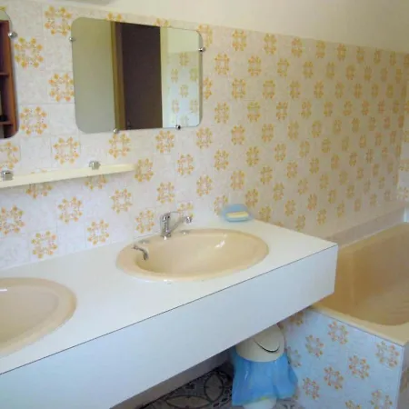 House With 5 Bedrooms In Montpellier-de-medillan, With Furnished Garden - 20 Km From The Beach Montpellier-de-Médillan