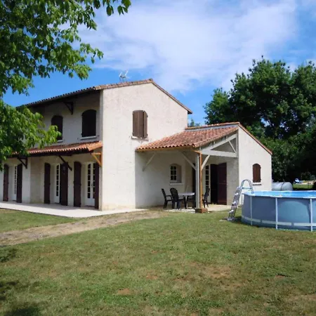 House With 5 Bedrooms In Montpellier-de-medillan, With Furnished Garden - 20 Km From The Beach Casa vacanze Montpellier-de-Médillan