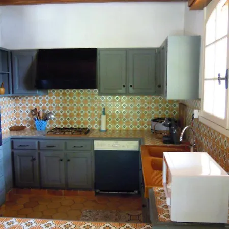 House With 5 Bedrooms In Montpellier-de-medillan, With Furnished Garden - 20 Km From The Beach Montpellier-de-Médillan